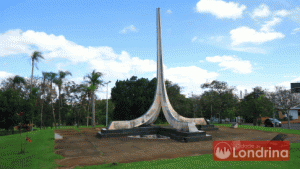 Monumento a Bíblia - Londrina-02