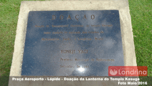 praca-nishinomiya-lapide-doacao-lanterna-templo-kasuga  