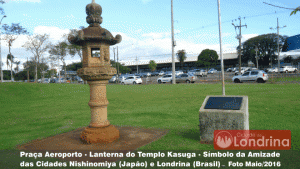 praca-nishinomiya-simbolo-da-amizade-das-cidades-lanterna-templo-kasuga  